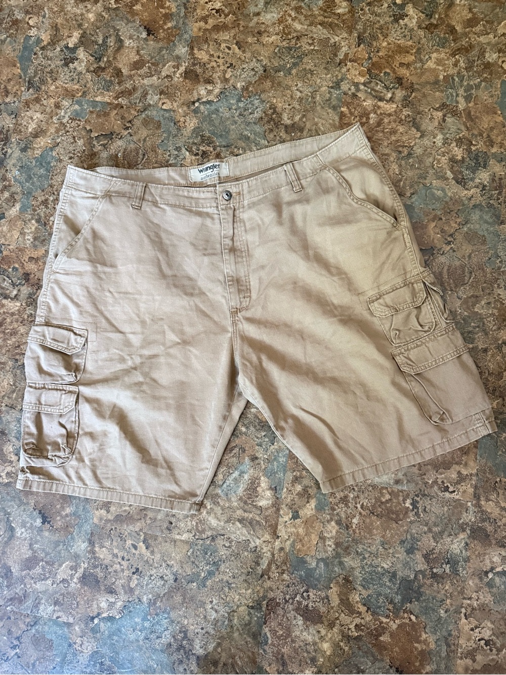Wrangler Men's Khaki Cargo Shorts with Multiple‎ Pockets 42 Preppy